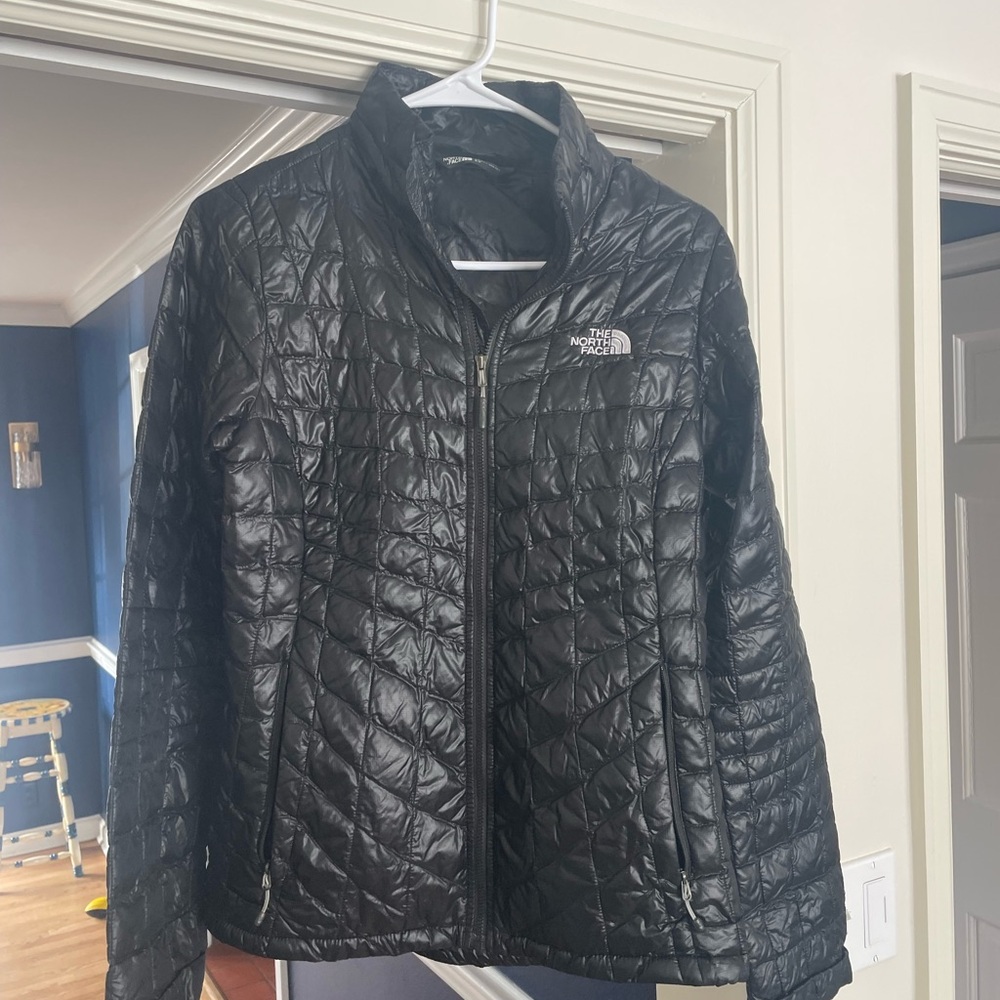The North Face Black Quilted Jacket EUC! Small spring coat. No holes, or stains!